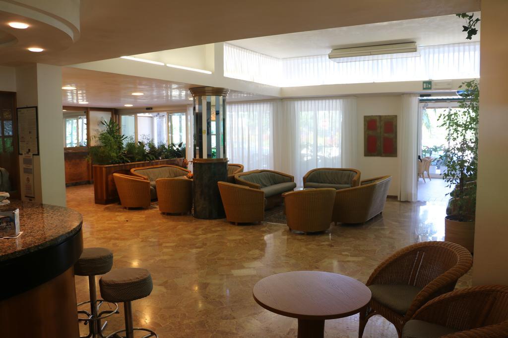 Hotel Smeraldo Ліньяно-Сабб'ядоро Екстер'єр фото